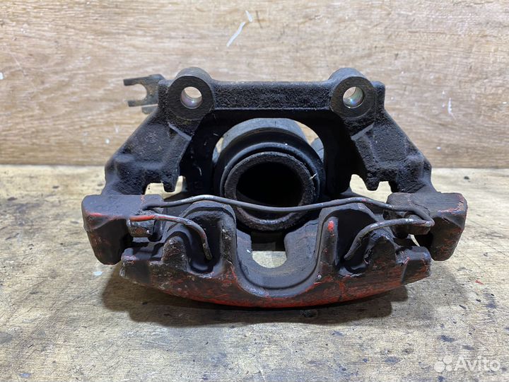 Суппорт передний правый Audi A6 C5 дорест S136