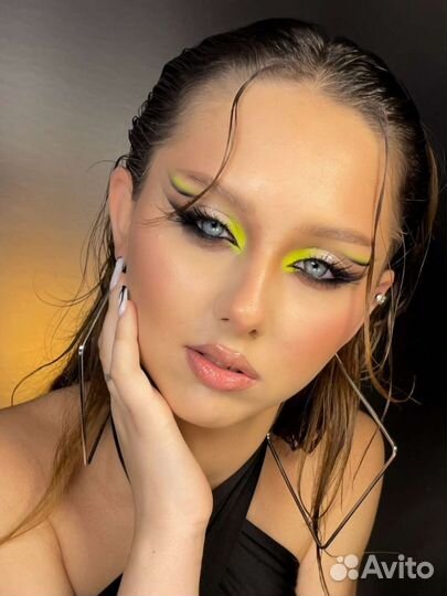 Макияж локоны