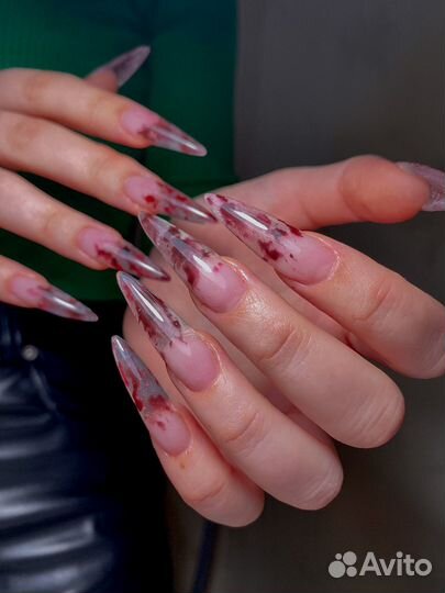 Мастер по маникюру