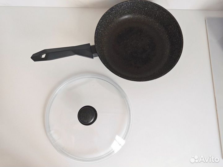 Сковорода с крышкой 28 см б/у