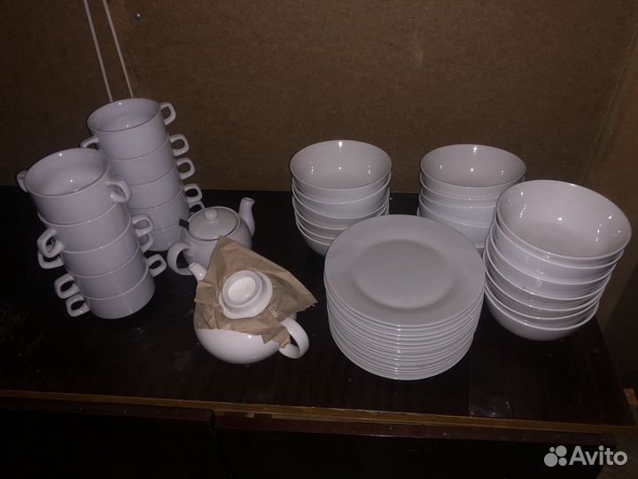 Посуда для столовой кафе чашки тарелки стаканы