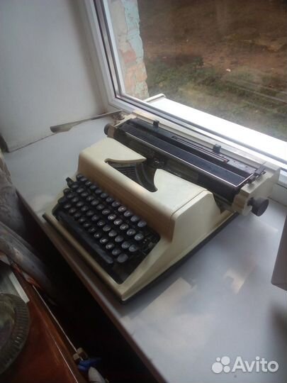 Печатная пишущая машинка