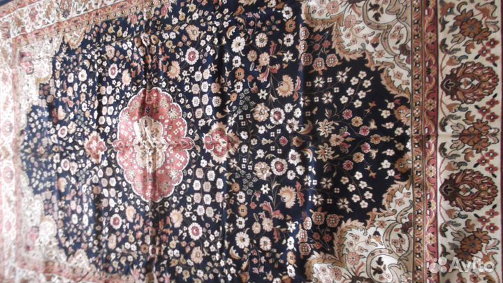 Шелковый ковер-хамелеон ОАЭ