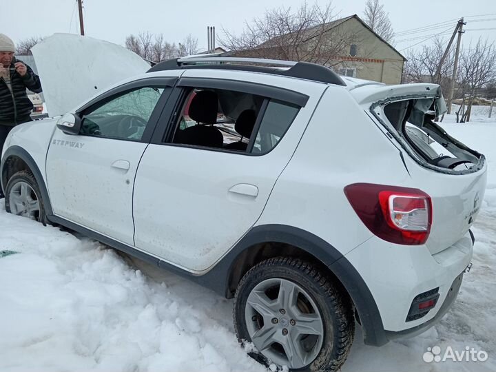 Renault Sandero Stepway 1.6 МТ, 2020, битый, 67 000 км