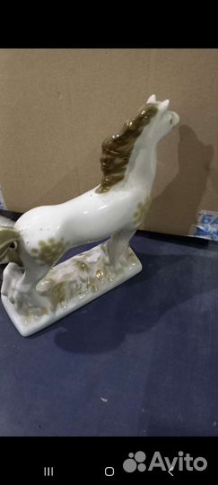 Статуэтка фарфор большая конь