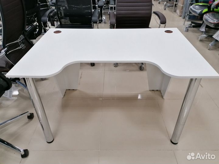 Стол компьютерный игровой