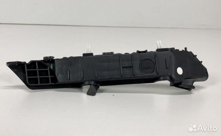 Кронштейн переднего бампера левый Kia Rio 4 FB 201