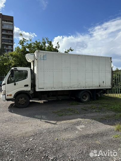 Hino 300 (Dutro), 2011