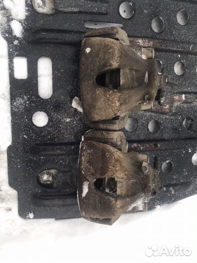 Суппорт передний правый Opel Astra H 1.4