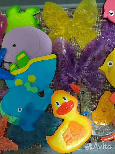Игрушки для купания на присоске