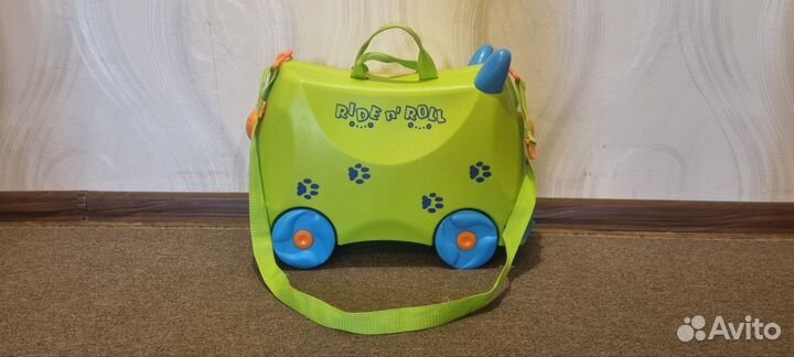 Детский чемодан каталка
