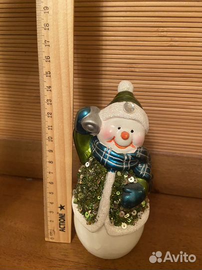 Статуэтка снеговик новогодний