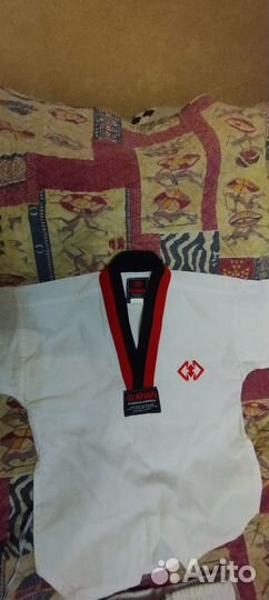 Кимоно / костюм для занятий таеквондо