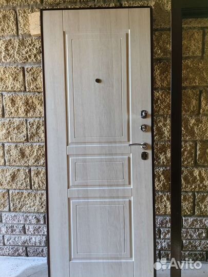 Металлическая входная дверь бу