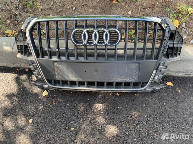 Решетка радиатора audi Q3 2013 года