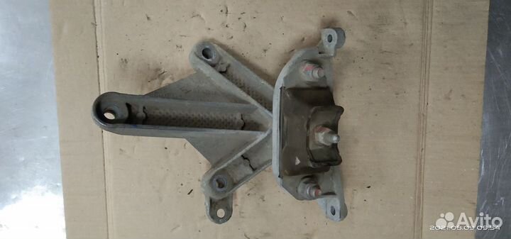 Опора двигателя Renault Logan