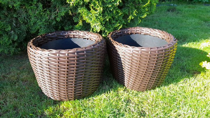 Кашпо из искусственного ротанга