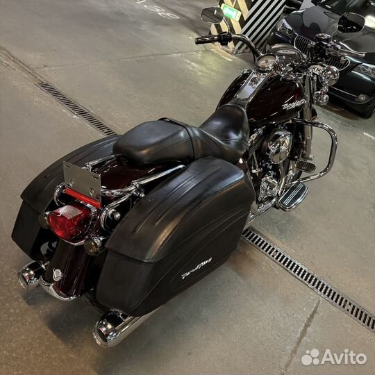 Road King Custom (Black Cherry)