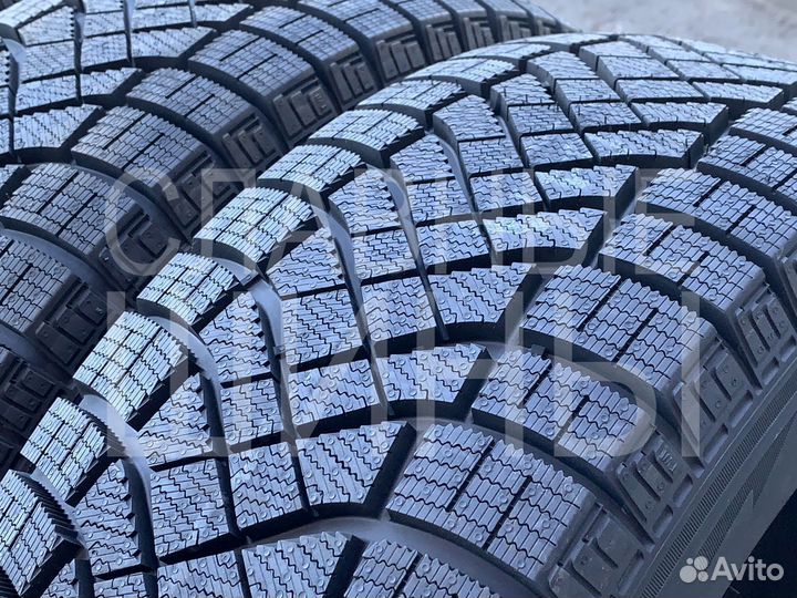 Pirelli Ice Zero FR 245/60 R18 105T