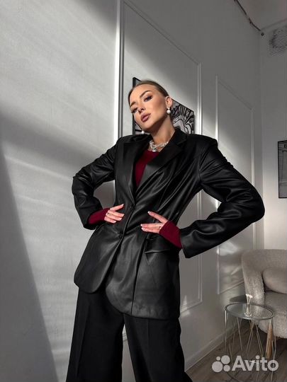 Пиджак из эко кожи