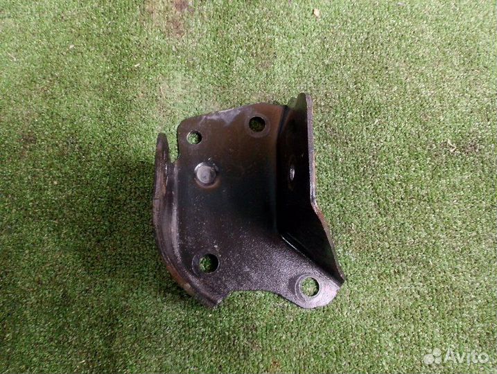 Кронштейн балки задний левый Renault Logan 1.6