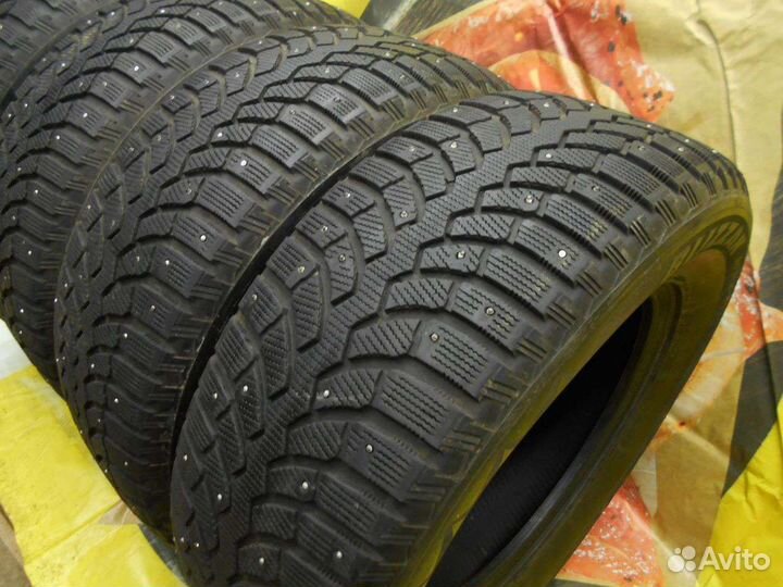 Bridgestone Blizzak Spike-01 285/60 R18