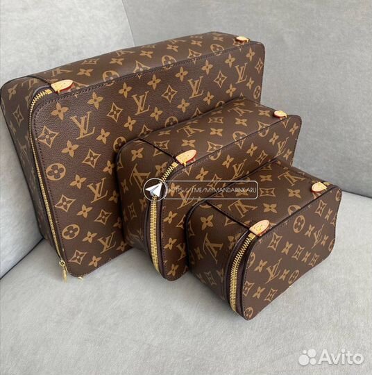 Косметички новые Louis Vuitton