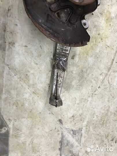 Кулак в сборе передний правый Lexus Gs300