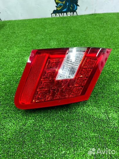 Фонарь в крышку багажника левый Mercedes-Benz