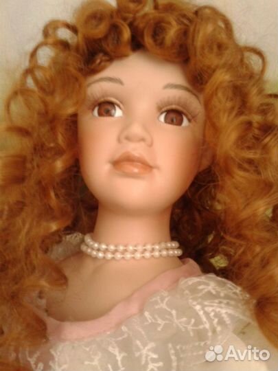 Кукла фарфоровая
