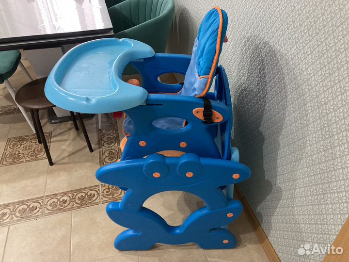Детский стол и стул для кормления