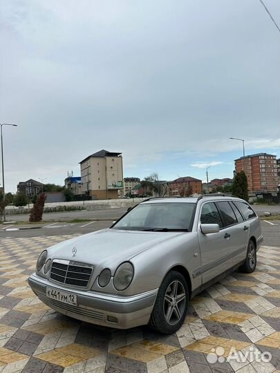 Mercedes benz E class 210