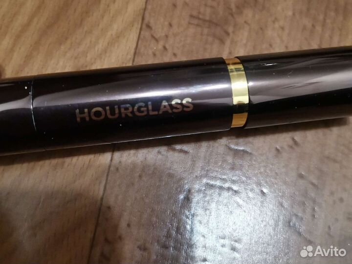 Hourglass помада