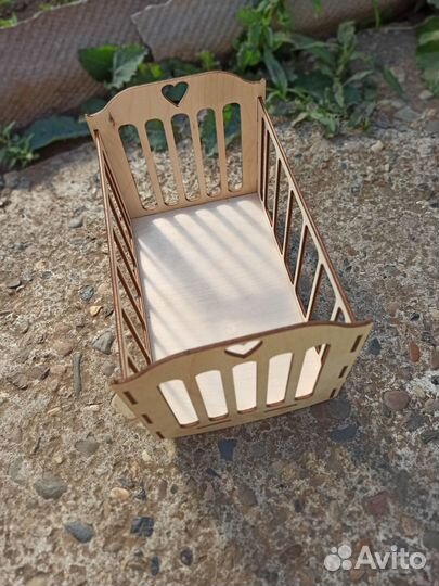 Детская кукольная кровать