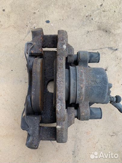 Суппорт передний правый Volvo S 40 2007-2012