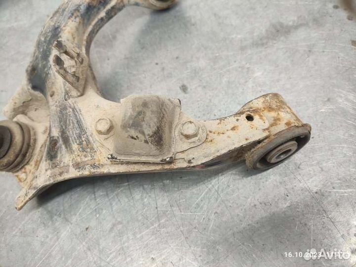 Рычаг верхний передний правый Mitsubishi Pajero