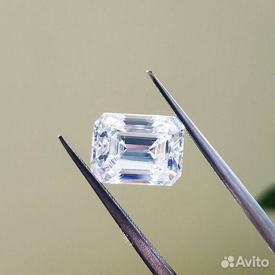 Бриллиант CVD форма изумруд 4.11 карат E/VVS2