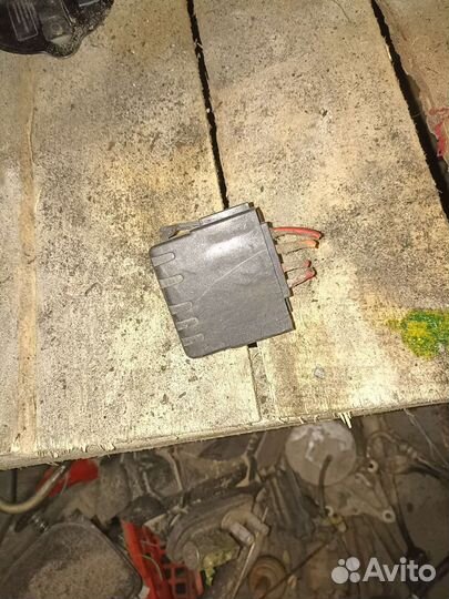 Крышка блока Saab 900