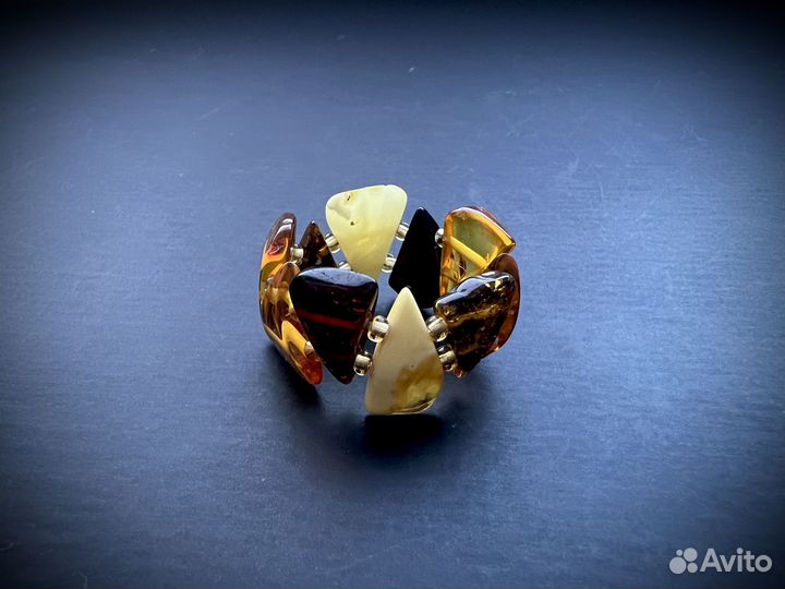 Кольцо из янтаря на резинке