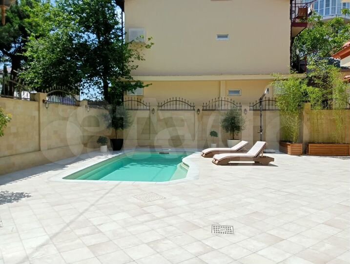 Дом 275,9 м² на участке 4,7 сот.