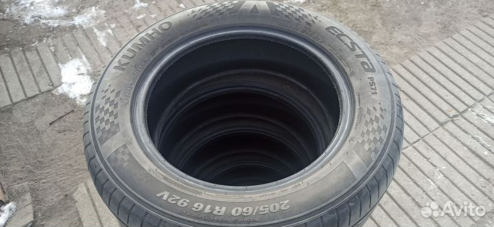 Kumho Ecsta PS71 205/60 R16 92V