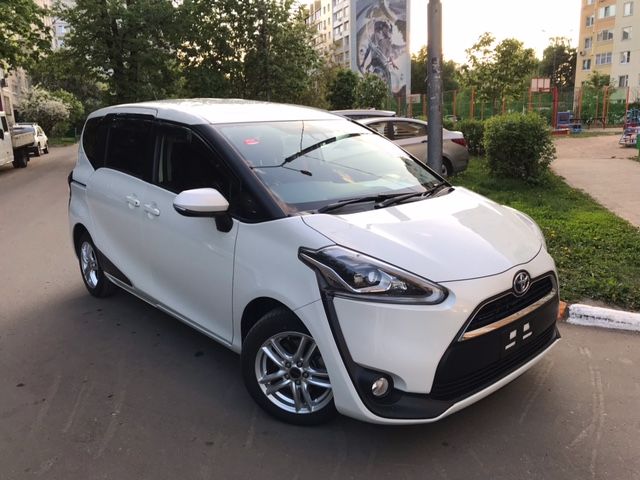 Toyota Sienta: фото владельца