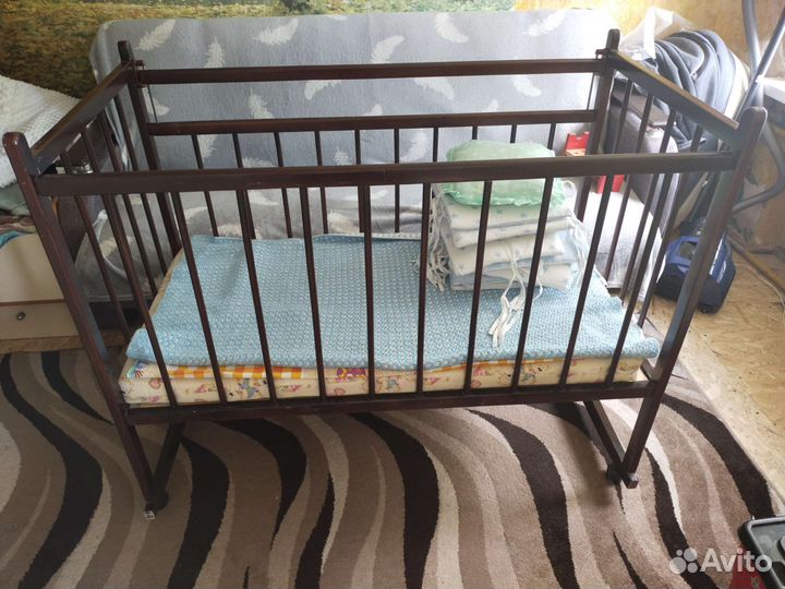 Детская кроватка