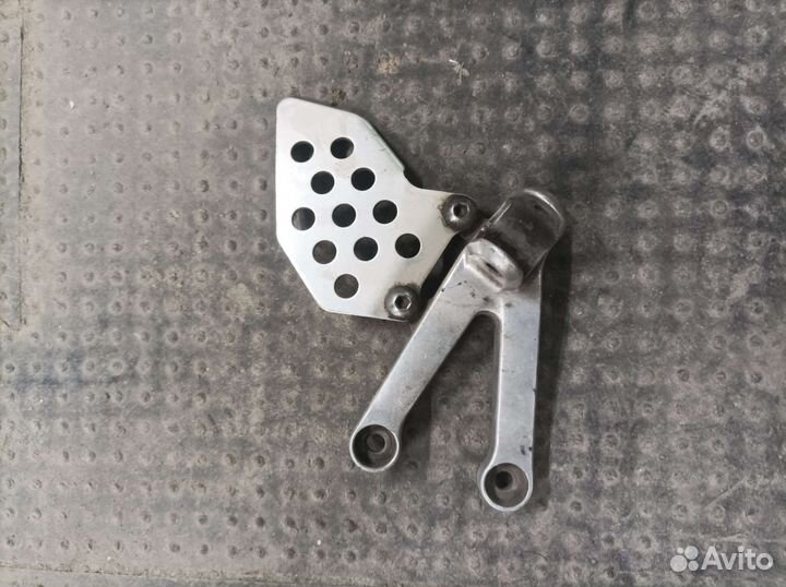 Кронштейн водительский левый на Honda CBR600RR