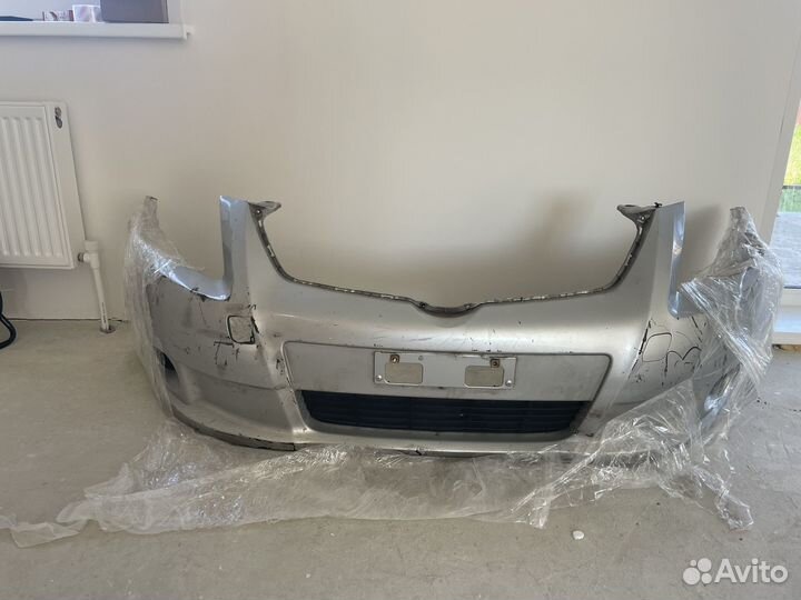 Бампер Toyota Avensis T270 2011 год