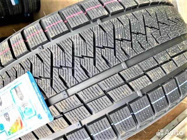 Triangle PL02 225/40 R18