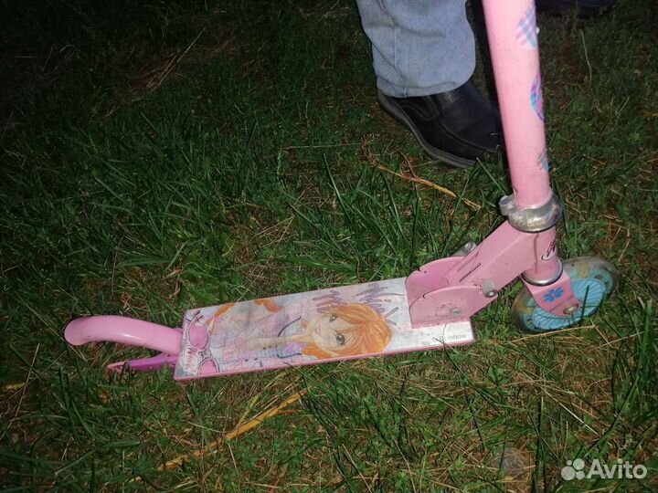Самокат для девочки с Блум