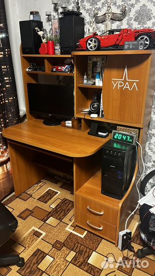 Компьютерный стол