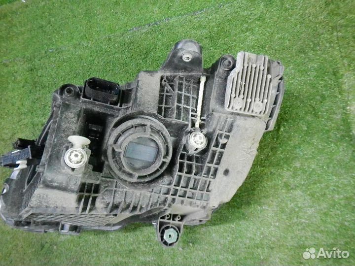 Фара правая Mercedes-Benz C-Class