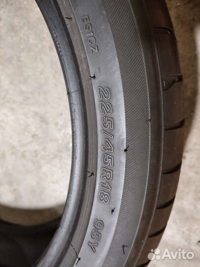 Bridgestone Potenza S001 225/45 R18